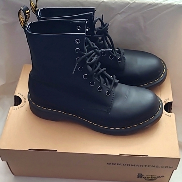 Women's Leather Lace-up Boots - Picture 3 of 8